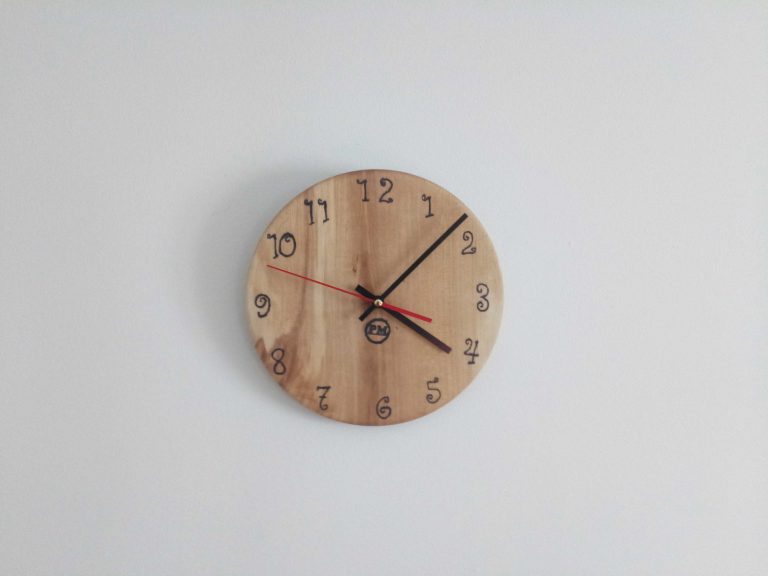 Uhr aus Birke