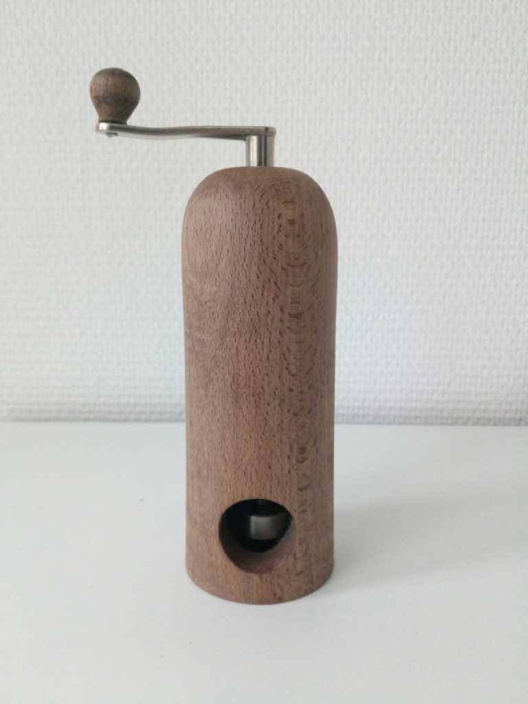 Muskatmühle aus Walnuss