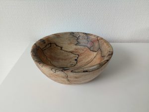 Schale aus verstickter Weißbuche