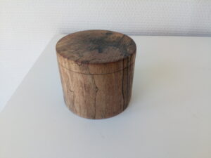 Dose aus Schwemmholz