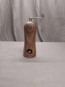 Muskatmühle aus Walnuss