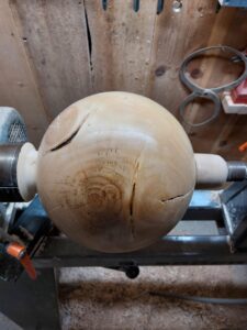 Kugel aus Lindenholz